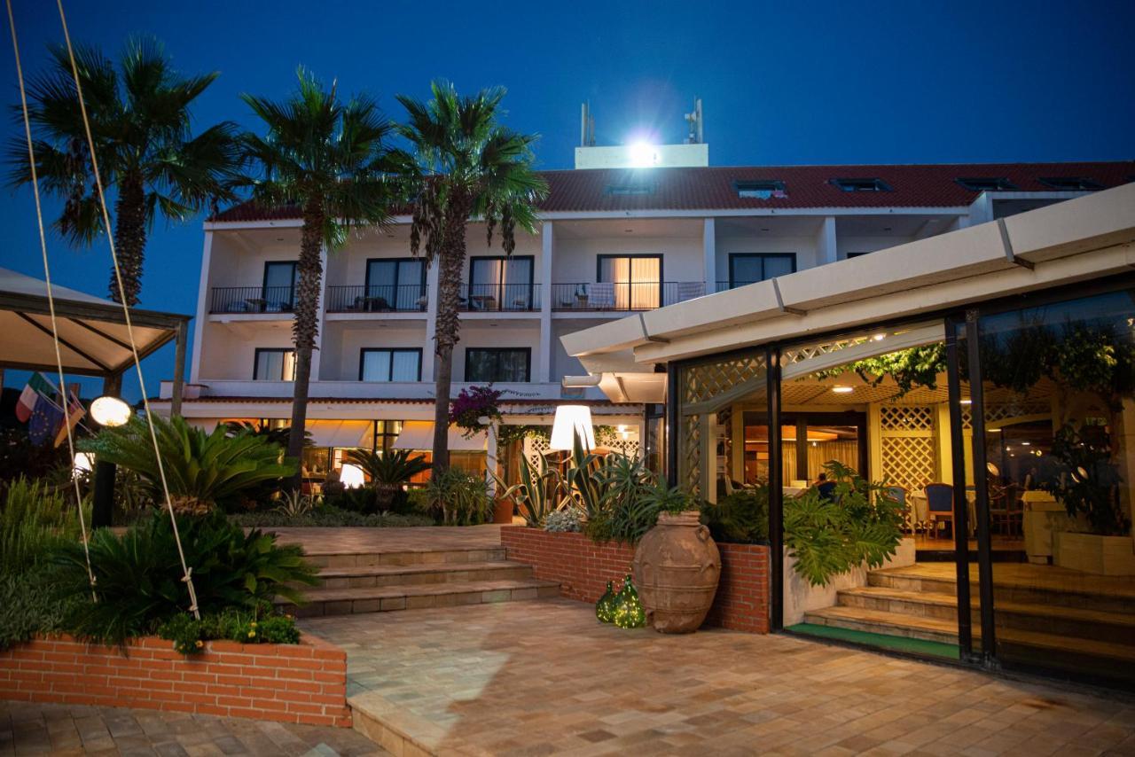 פסטום Hotel Schuhmann מראה חיצוני תמונה